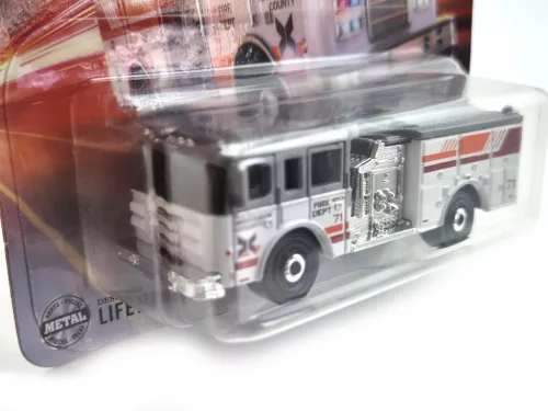 Pierce Arrow XT Fire Engine / Fire Truck - fire truck - 104/125 - Matchbox - 1:64