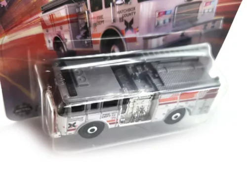 Pierce Arrow XT Fire Engine / Fire Truck - fire truck - 104/125 - Matchbox - 1:64