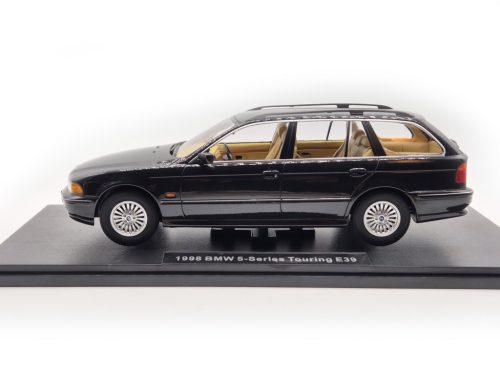 BMW E39 Touring (1998) – black – Triple9 – 1:18