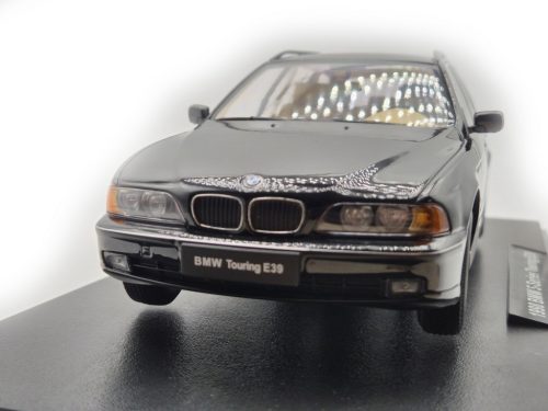 BMW E39 Touring (1998) – black – Triple9 – 1:18