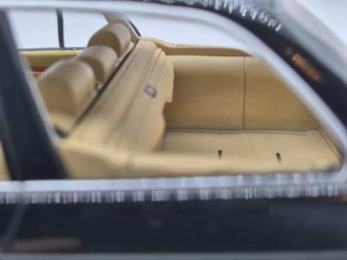 BMW E39 Touring (1998) – black – Triple9 – 1:18