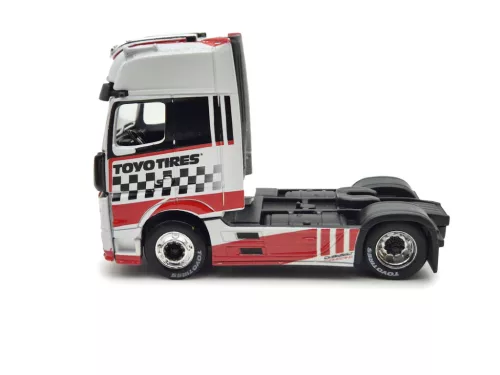 Mercedes Benz Actros 1851 MP4 Gigaspace Toyo Tires truck (2018) - Maisto - 1:64