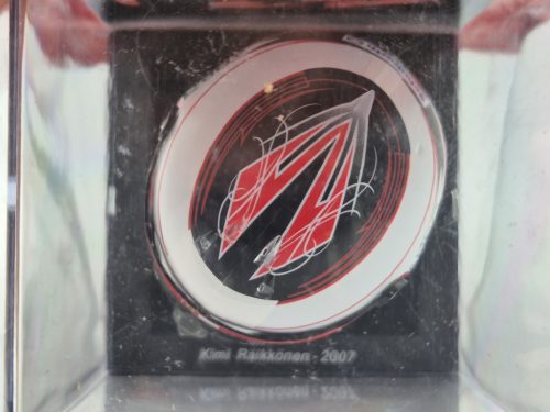 Helmet – Kimi Räikkönen (2007) – Edicola – 1:5 1/5 helmet (m03376)  product code: m03376 brand: Edicola  New product in blister packaging with a mini display case! Scale 1:5, approx. 8–9 cm in diameter. High-quality finish, collector’s item! Kimi Räi