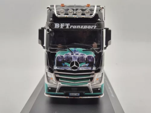 Mercedes-Benz Actros MP4 AMG Petronas F1 truck – Edicola – 1:43