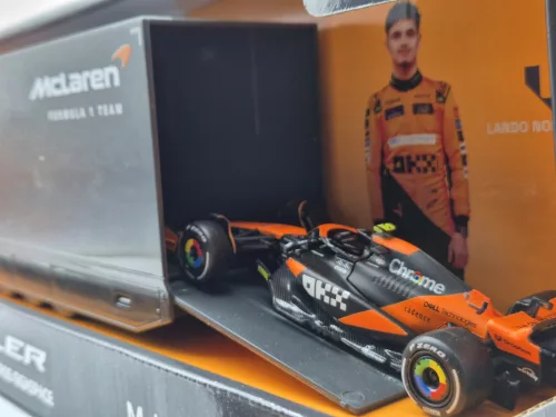 McLaren truck set – Mercedes Actros 2 Gigaspace + MCL38 F1 #4 – Lando Norris race car – Bburago – 1:43