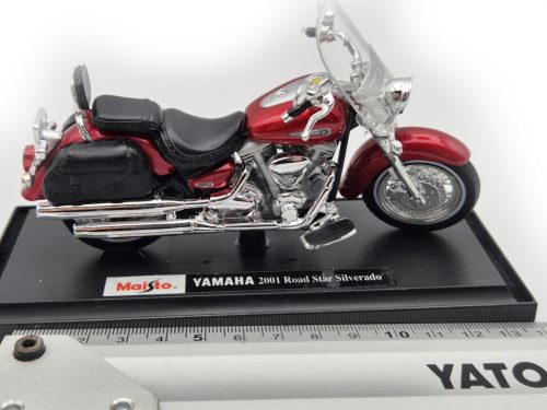 Yamaha Road Star (2001) – Maisto – 1:18 1/18 diecast model