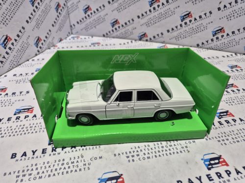 Mercedes-Benz 220D W115 (1968) - Welly - 1:24 model car - with minor defect 