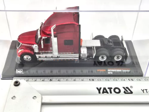 International Lonestar Tractor (2010) - truck - Ixo - 1:64 model 