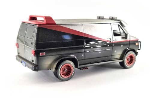 GMC Vandura (1983) - The A-Team - battle damaged (mud / bullet holes) - Greenlight - 1:24