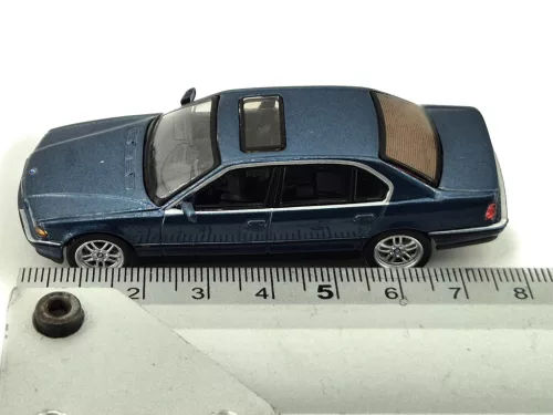 BMW E38 750iL (1998) - Mini GT - 1:64 model car